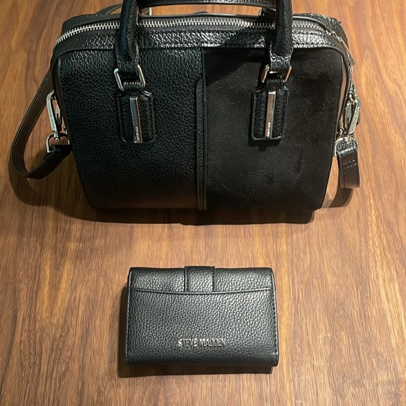 Steven Madden Small Crossover with Wallet - Picture 2 of 8